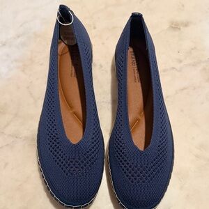 NWT Lucky Brand Blue flats 10
